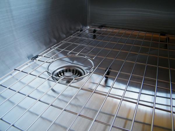 GRID - 33 stainless steel sink grid - center drain (GR-5AS33) – Create  Good Sinks